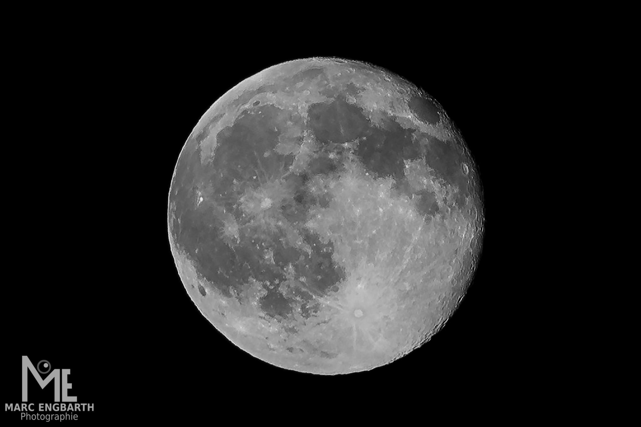 Gestern Abend musste der Mond mal dran glauben