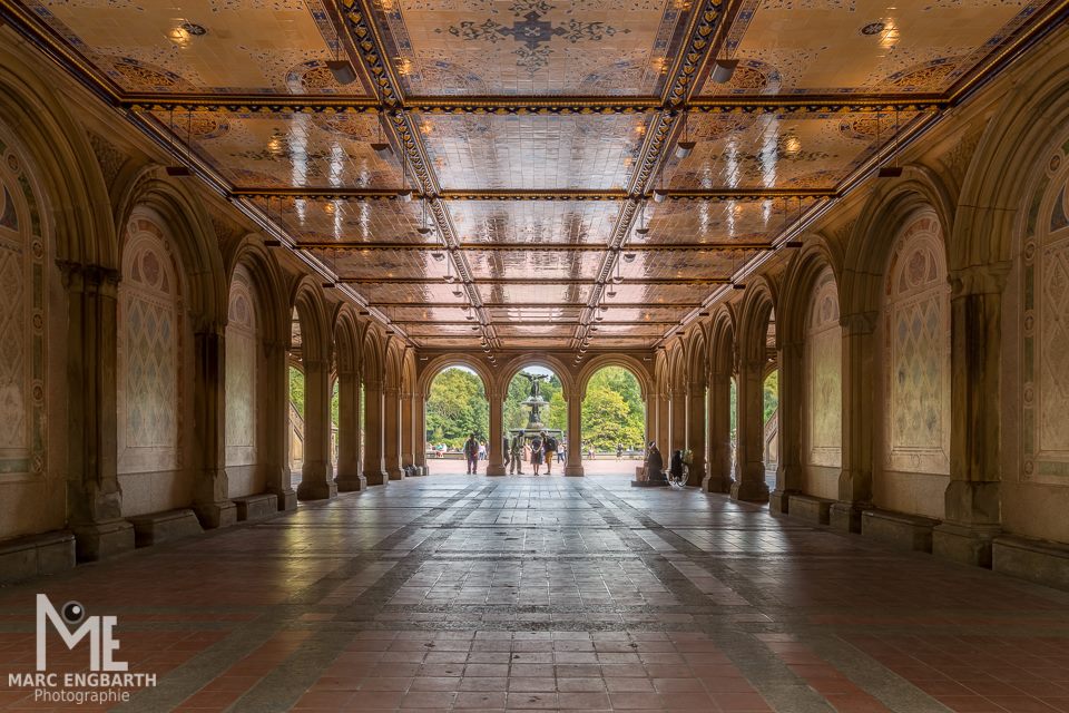 Blick auf den Bethesda-Brunnen im New Yorker Central Park …