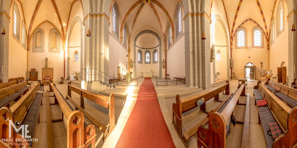 Innenraum der Klosterkirche Sponheim als Panorama …
