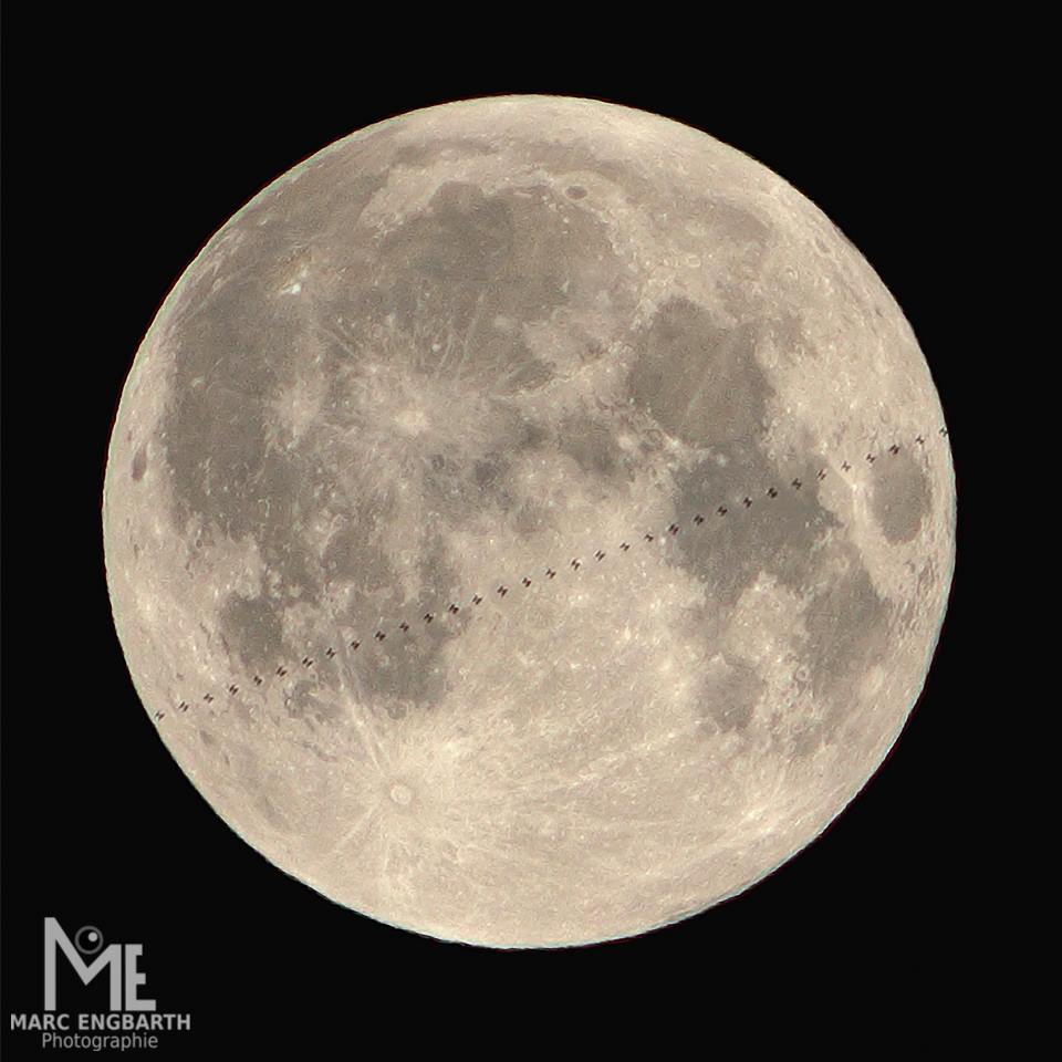 Hier sieht man den Weg, den die ISS bei ihrem Mondtransit …
